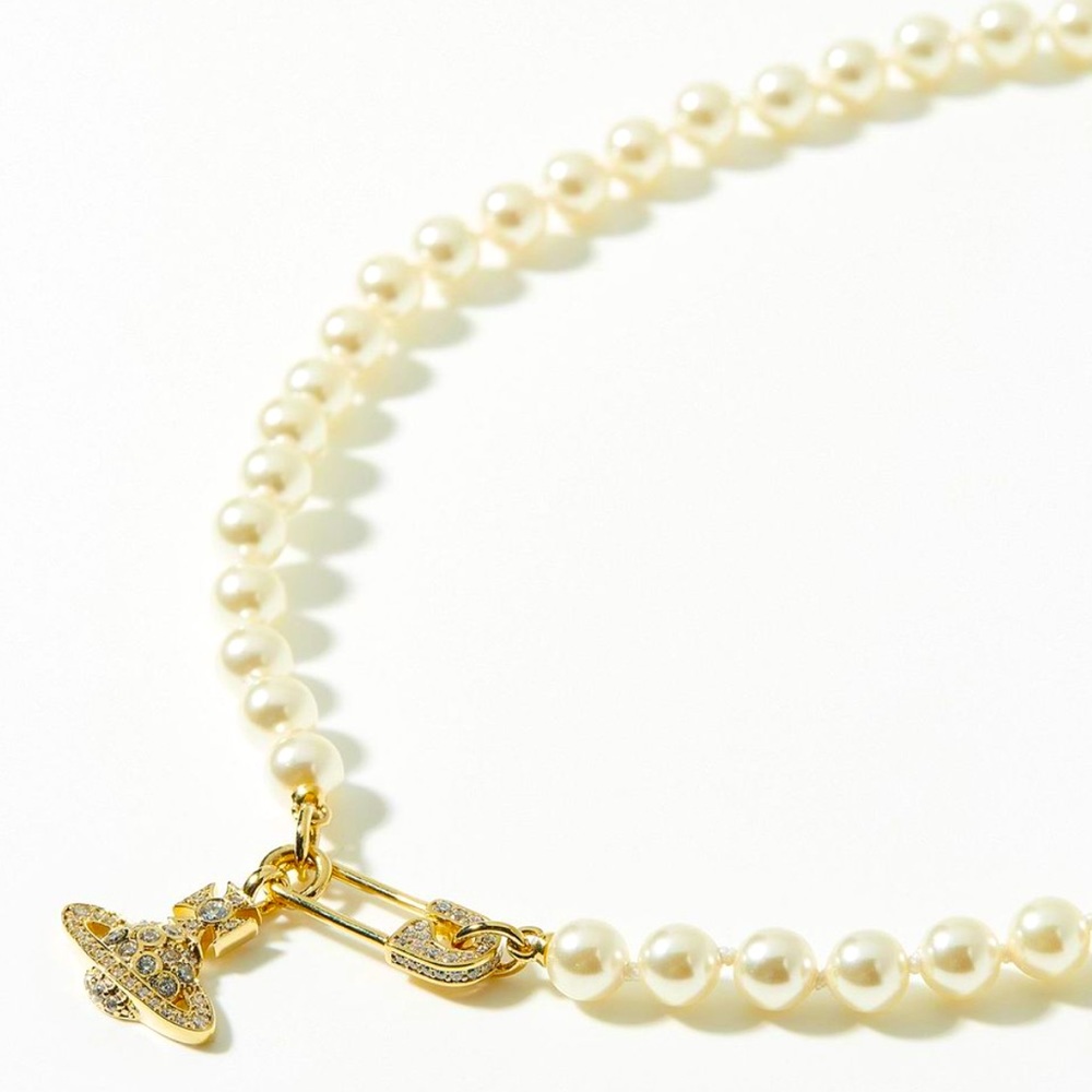 VIVIENNE WESTWOOD
Faux-Pearl Lucrece Pendant Necklace - Picture 11 of 11